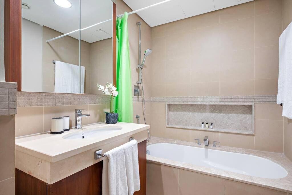 First Class 1br Burj Khalifa & Fountain Views Apartment